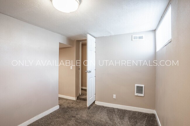 Building Photo - 6773 S 1300 W
