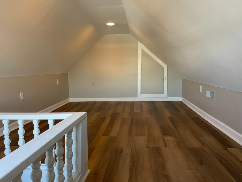 Building Photo - 494 Reinhard Ave