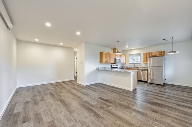 Building Photo - Lovely Apartment in Sehome - $400 OFF!**