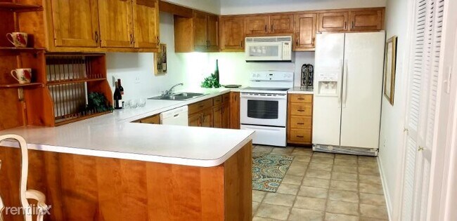 Building Photo - 2 br, 2 bath Condo - 152 S Foster Dr