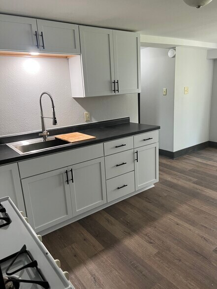 Building Photo - 703 Union St