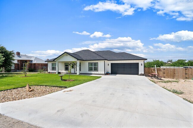 Building Photo - 204 Shadow Mountain Dr