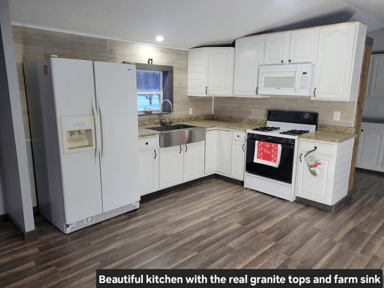 Granite Top/Farm Sink - W6764 Rural Est