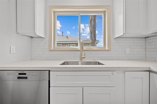 Building Photo - 4022 Marlborough Dr