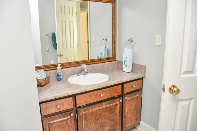 Building Photo - 2546 Bascom Dr