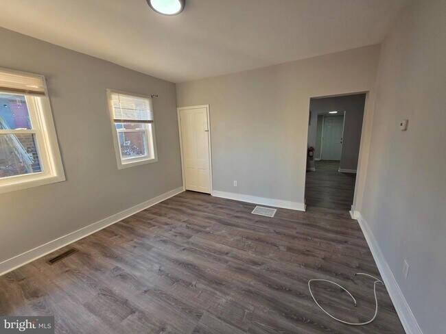 Building Photo - 110 N 4th St.