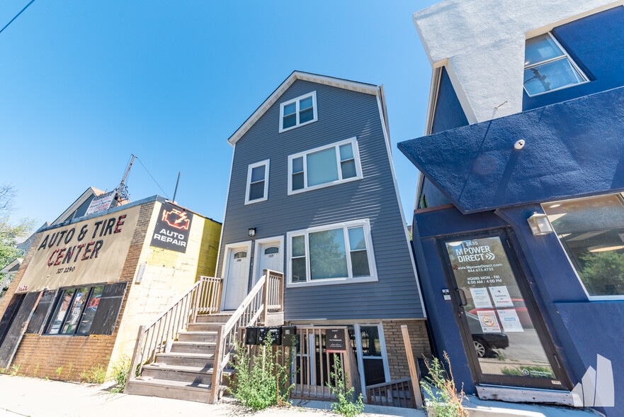 Building Photo - 2437 N Ashland Ave