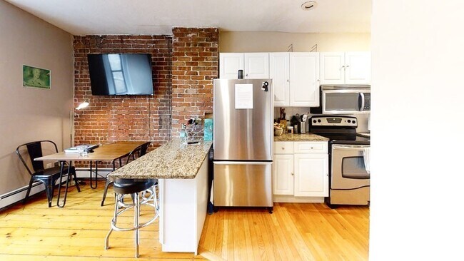 Primary Photo - 76 E Brookline St