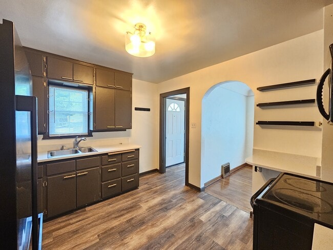 Building Photo - 829 S Ivory St