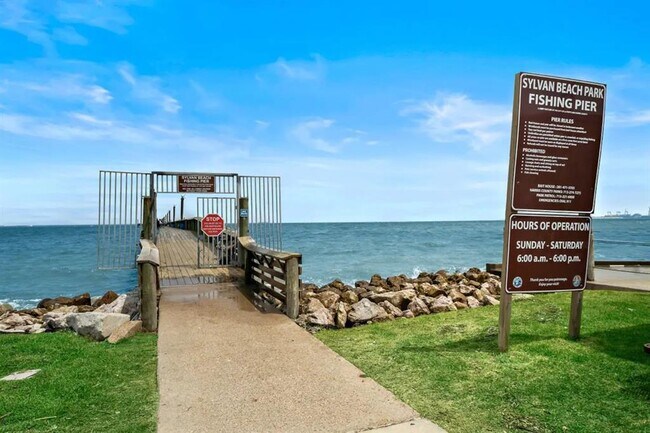 Building Photo - 714 Lee St