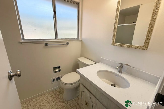 Building Photo - Large Updated 5 Bedroom Home in San Mateo ...