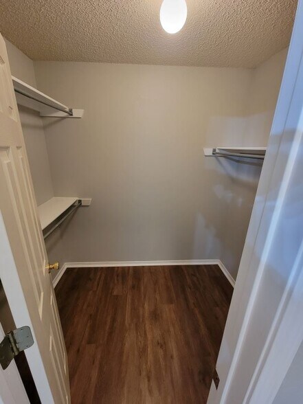 Building Photo - 1010 S Liberty Dr