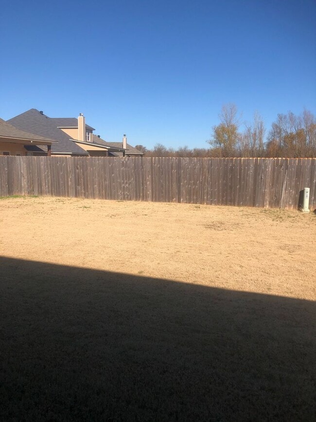 Building Photo - Savannah Place Dream Home