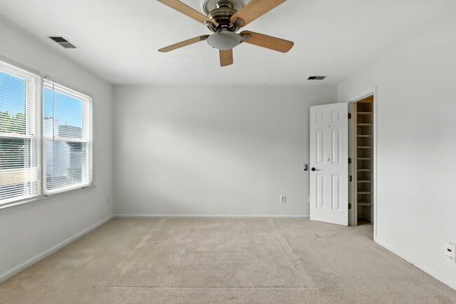 Building Photo - 3077 Silver Maple Dr