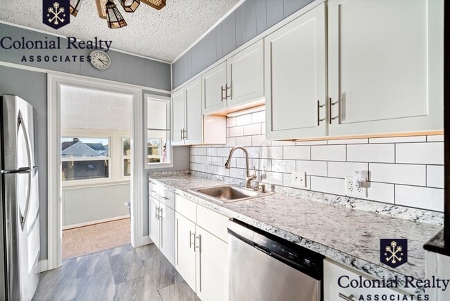 Building Photo - 12 Windsor Rd