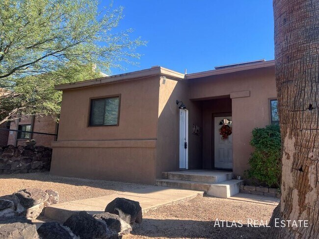 Building Photo - 810 E 9th St