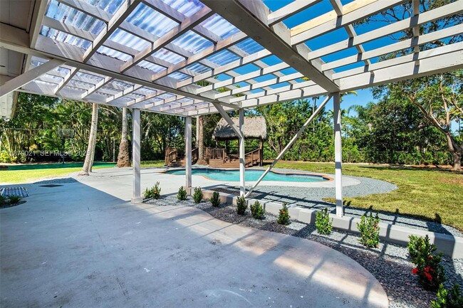 Building Photo - 11301 SW 91 Ave