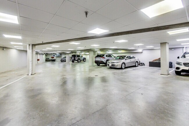 Building Photo - Gorgeous 2 bedroom 2 bath condo just steps from Columbia Hgts center $3,550