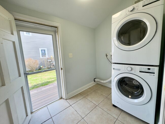 Building Photo - 625 Goldsborough St