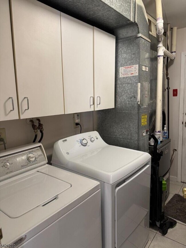 Building Photo - 97 Giordano Dr