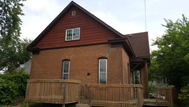Building Photo - 3119 N James Ave