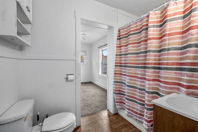 Building Photo - Charming Garland Area Home!