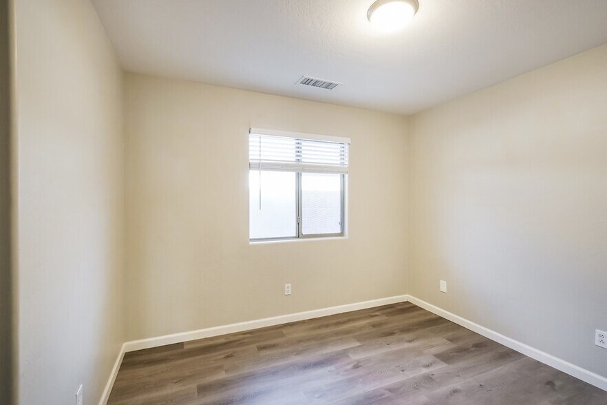 Building Photo - 25703 W St Charles Ct