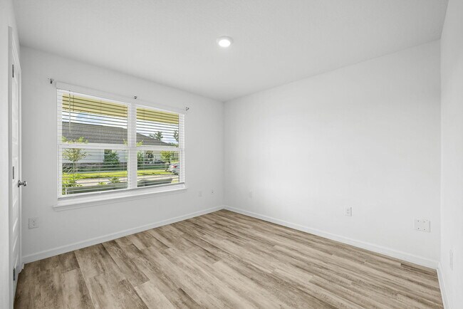 Building Photo - 39 Riverwalk Xing