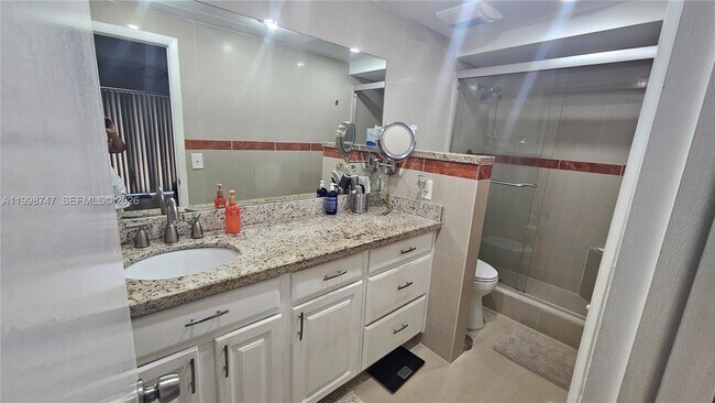 Building Photo - 16446 NE 27th Pl