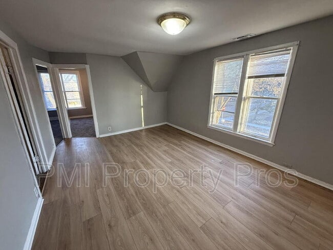 Building Photo - 3806 W Rohr Ave