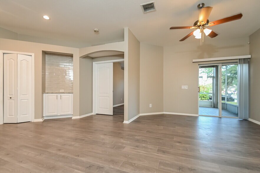 Building Photo - 404 Laguna Mill Dr