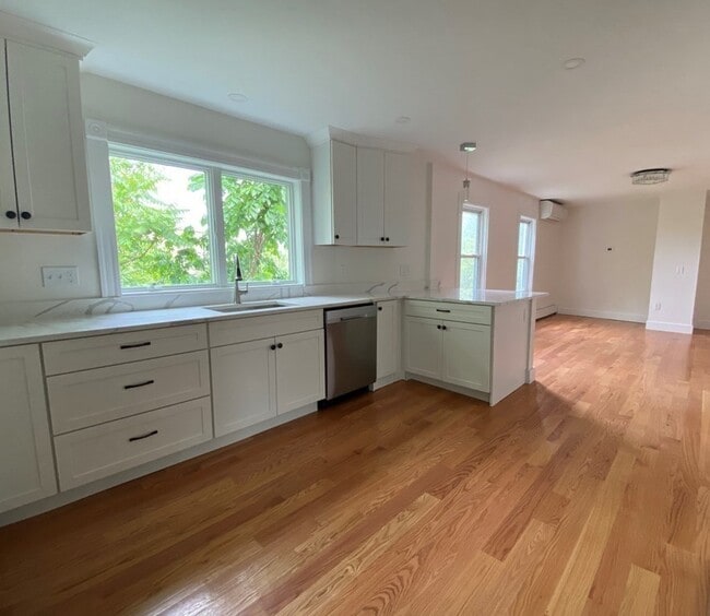 Building Photo - 444 Sumner St