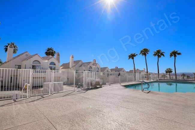 Building Photo - CONDO ON THE GREEN