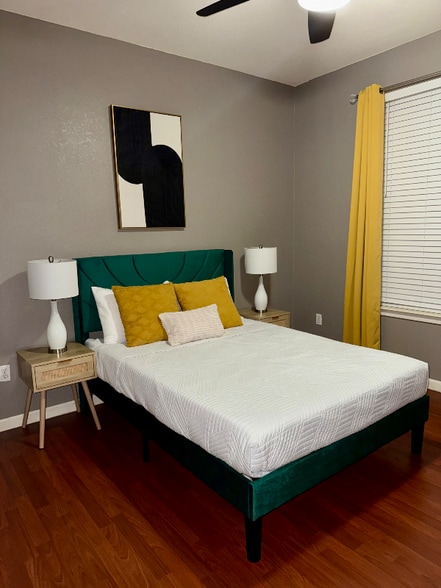 Building Photo - 860 N Orange Ave