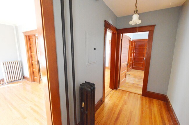 Building Photo - 53 Forest St