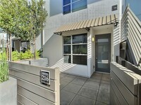 Building Photo - Beautiful 1 Bedroom Condo with Large Patio