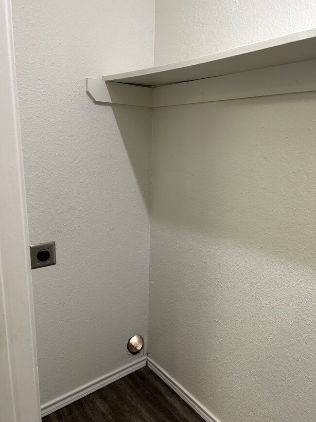 Building Photo - 434 S Nixon St