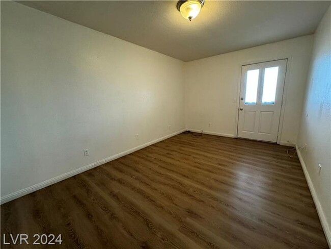 Building Photo - 2 BED 2 BATH CONDO MOVE IN READY!!