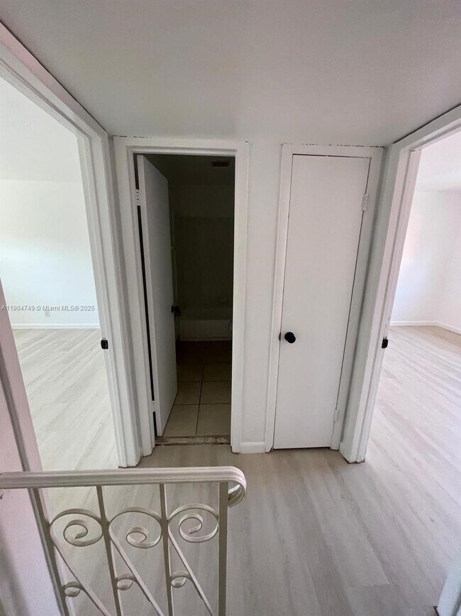 Building Photo - 2520 NW 52nd Ave