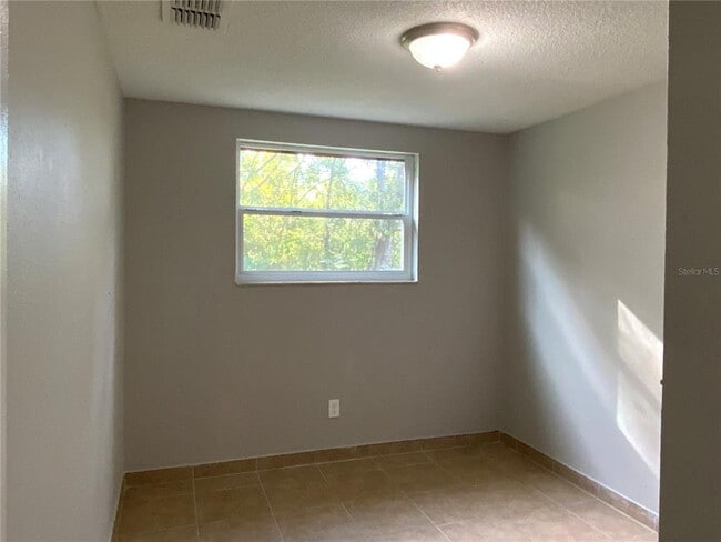 Building Photo - 17502 E Colonial Dr