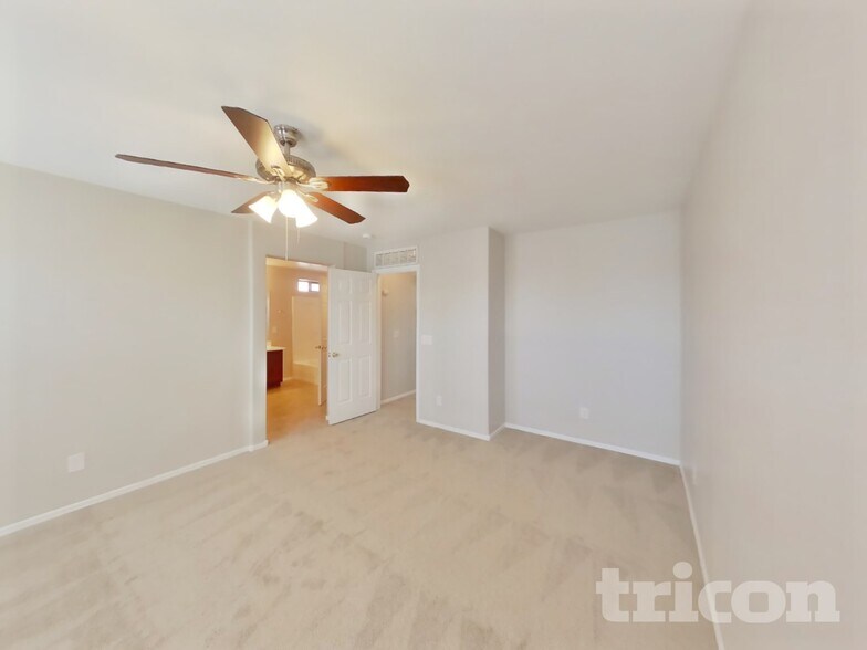 Building Photo - 377 E Maddison St