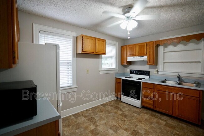 Building Photo - 1302 Caldwell Ave