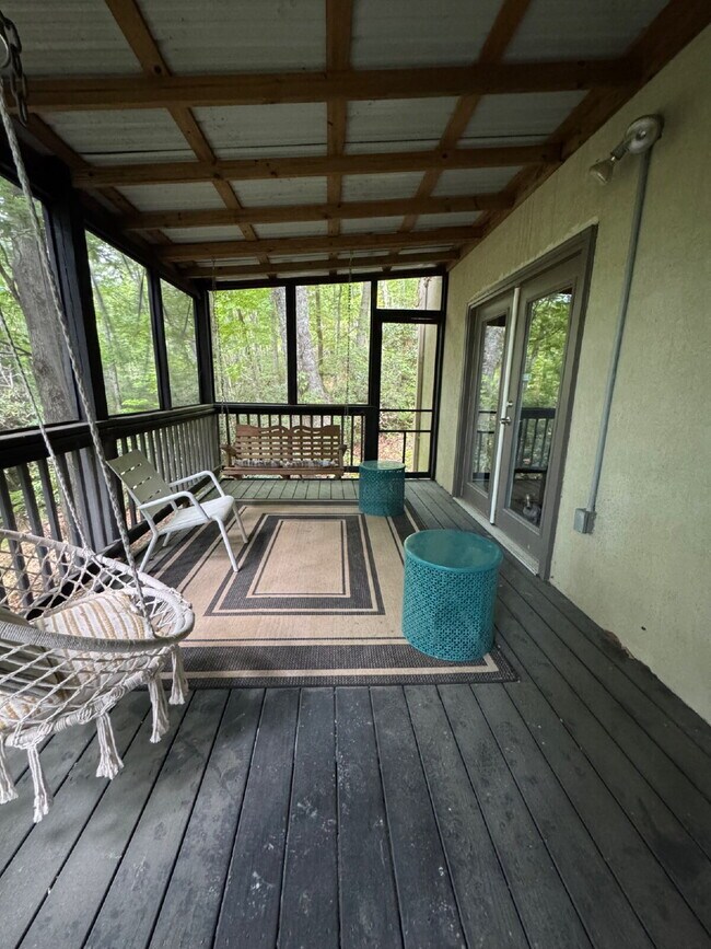 Building Photo - Fairview home 5 bedroom 3 1/2 bathroom home