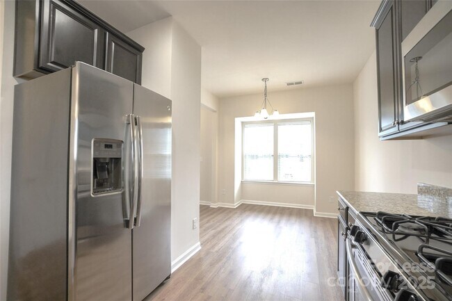 Building Photo - 9510 Birkwood Ct