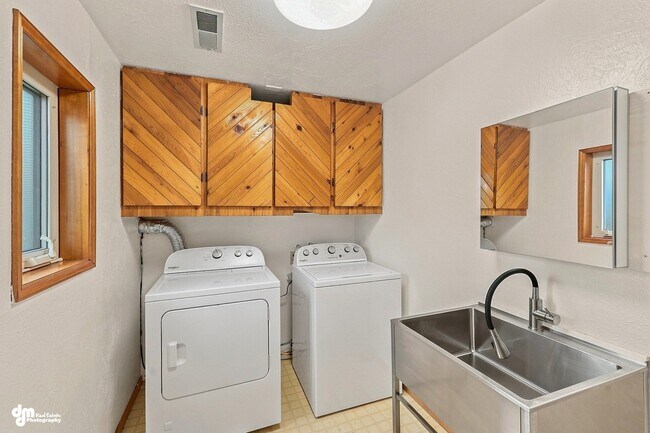 Building Photo - 6740 E Toller Ct