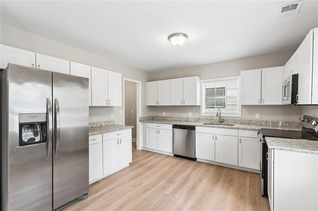 Building Photo - 1431 Lorenzo Dr SW