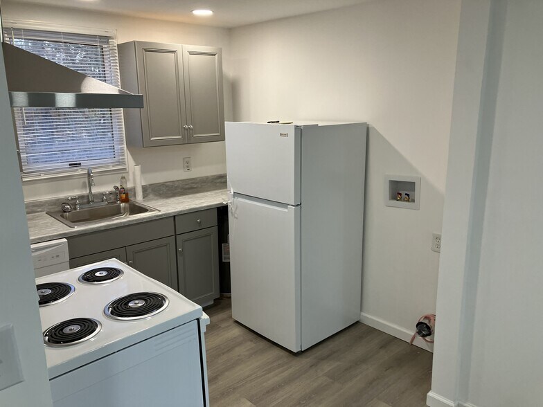 Kitchen with stackable washer/dryer hookups - 495 Annie Lee Rd