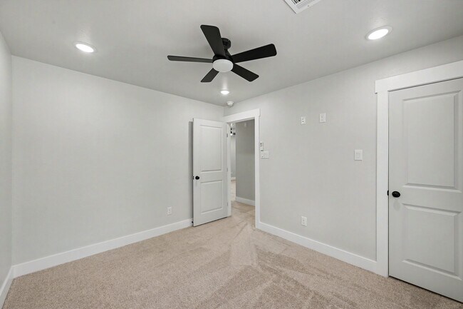 Building Photo - 116 Sun City Ln