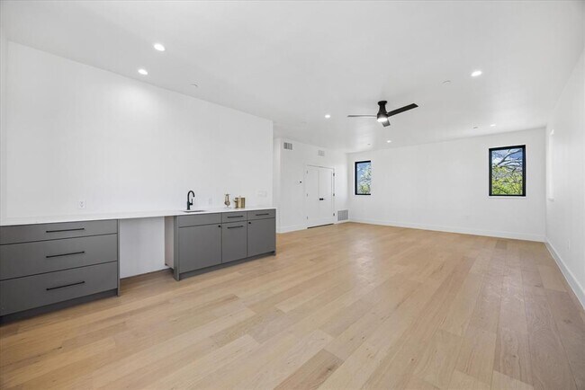 Building Photo - 4416 S 1st St