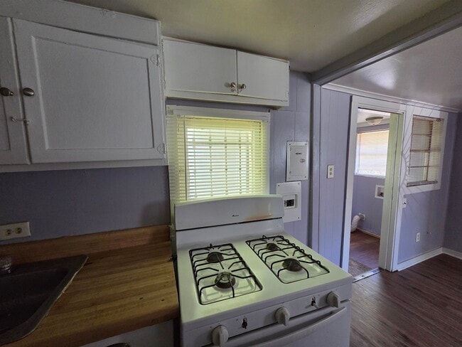 Building Photo - 1320 Faxon Ave